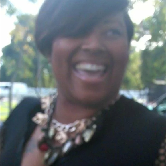 Meet your Posher, Donita - Picture 1 of 1